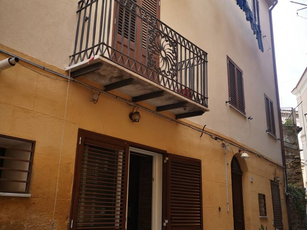 intera palazzina in affitto a Caltanissetta in zona Centro Storico
