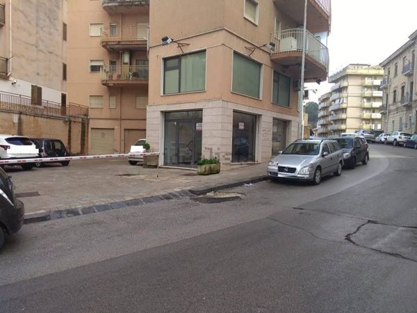 locale commerciale in affitto a Caltanissetta