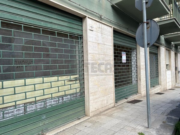 locale commerciale in affitto a Caltanissetta