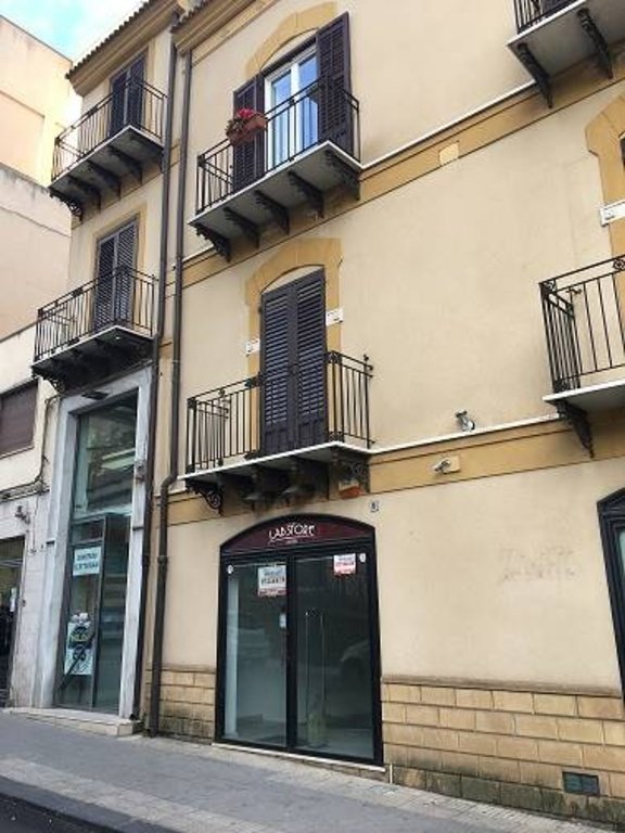 locale commerciale in affitto a Caltanissetta in zona Centro Storico