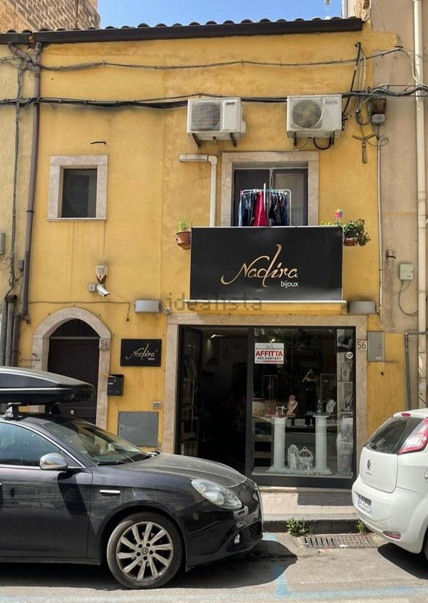 locale commerciale in affitto a Caltanissetta