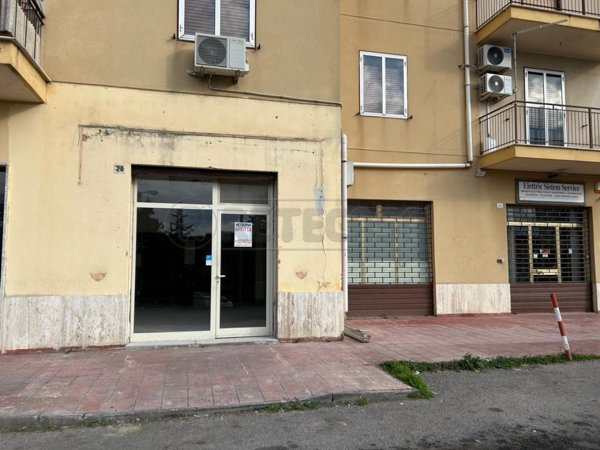 locale commerciale in affitto a Caltanissetta