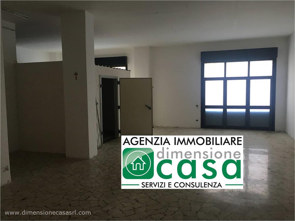 locale commerciale in affitto a Caltanissetta