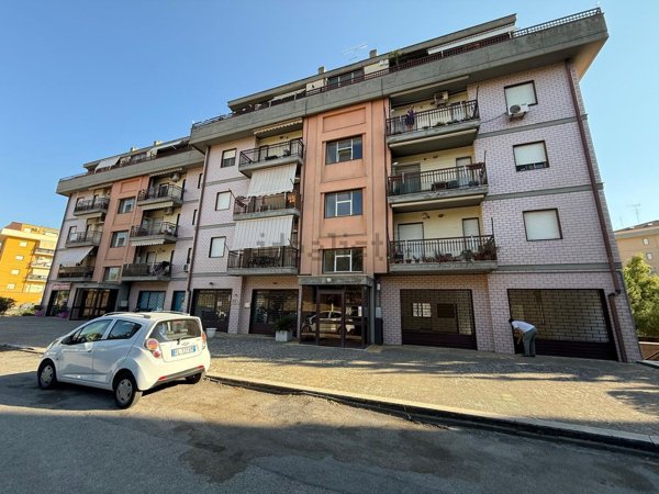 locale commerciale in affitto a Caltanissetta