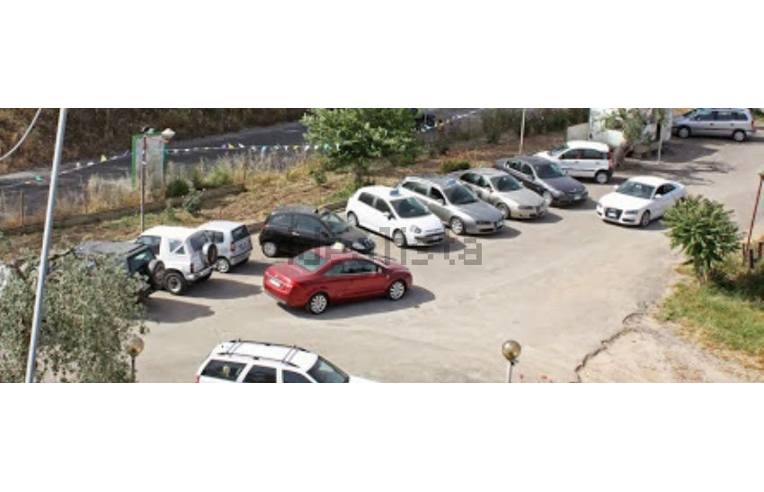 locale commerciale in affitto a Caltanissetta