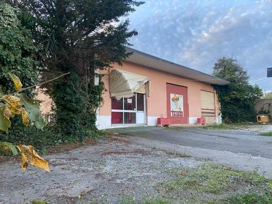 locale commerciale in affitto a Caltanissetta