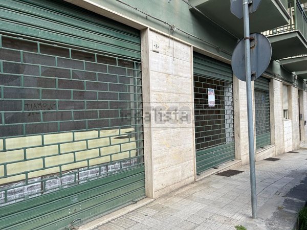 locale commerciale in affitto a Caltanissetta