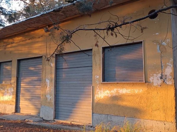 locale commerciale in affitto a Caltanissetta