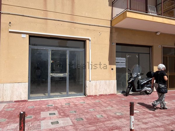 locale commerciale in affitto a Caltanissetta