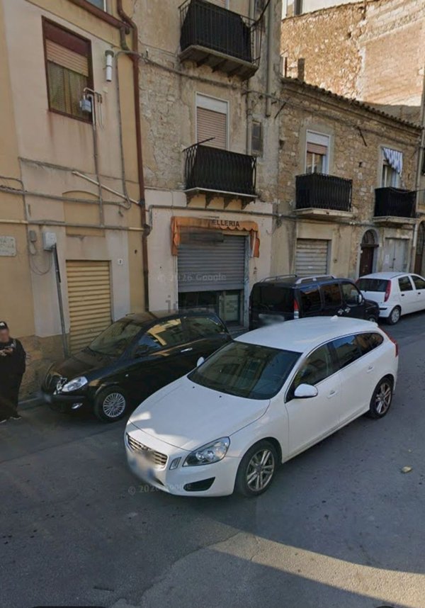 locale commerciale in affitto a Caltanissetta