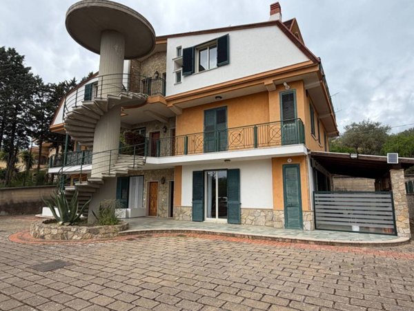 casa indipendente in affitto a Caltanissetta
