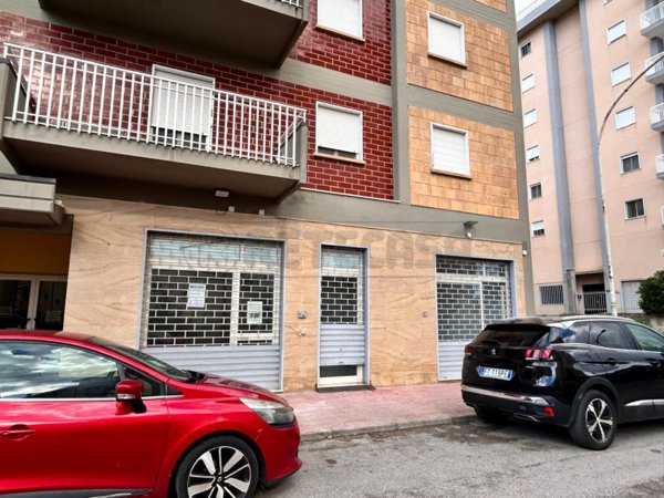 locale commerciale in affitto a Caltanissetta