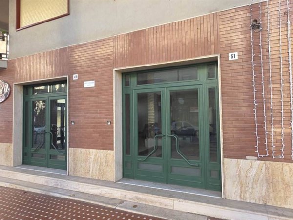 negozio in affitto a San Cataldo