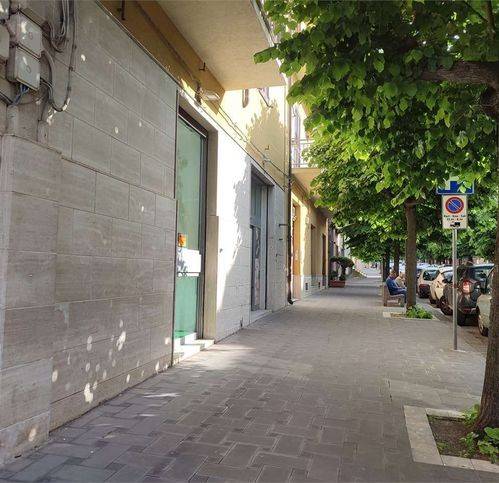 negozio in affitto a San Cataldo