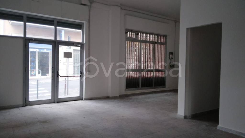 negozio in affitto ad Aci Castello in zona Cannizzaro