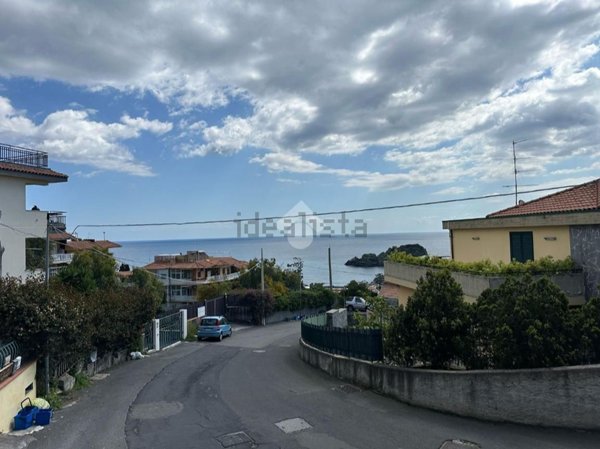 appartamento in affitto ad Aci Castello in zona Aci Trezza