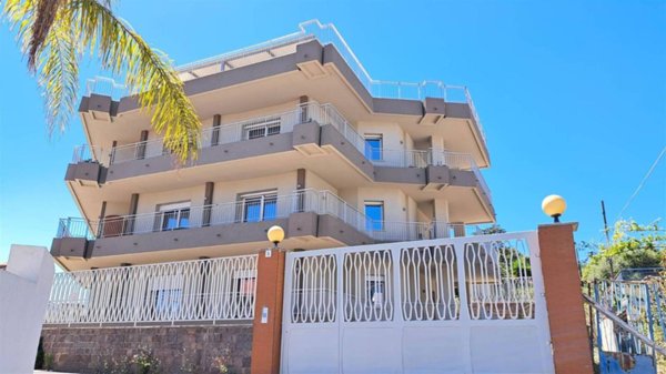 appartamento in affitto ad Aci Castello