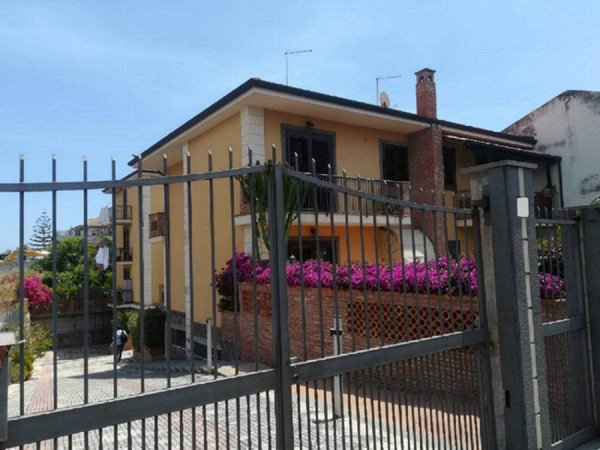 appartamento in affitto ad Aci Castello in zona Cannizzaro