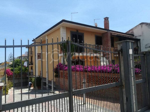 appartamento in affitto ad Aci Castello in zona Cannizzaro