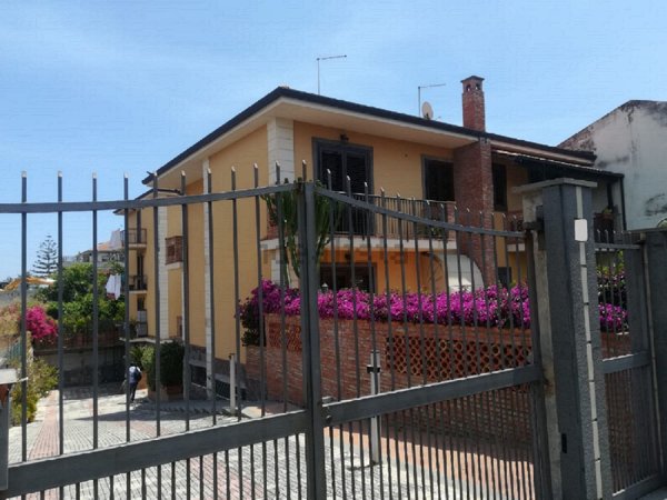 appartamento in affitto ad Aci Castello in zona Cannizzaro