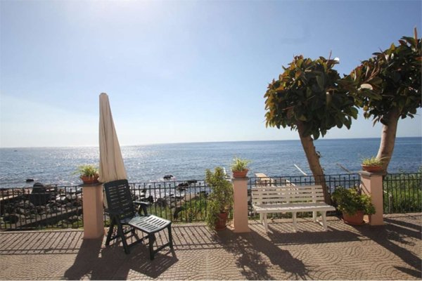 appartamento in affitto ad Aci Castello in zona Aci Trezza