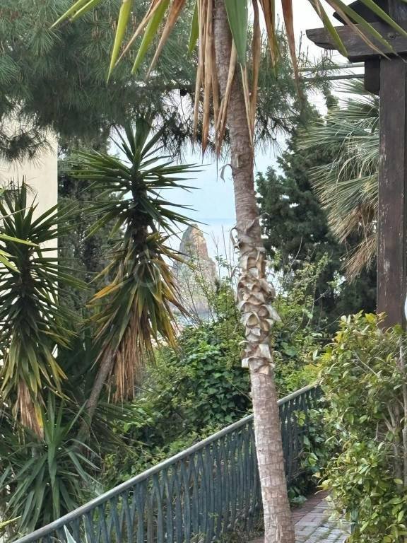 appartamento in affitto ad Aci Castello in zona Aci Trezza