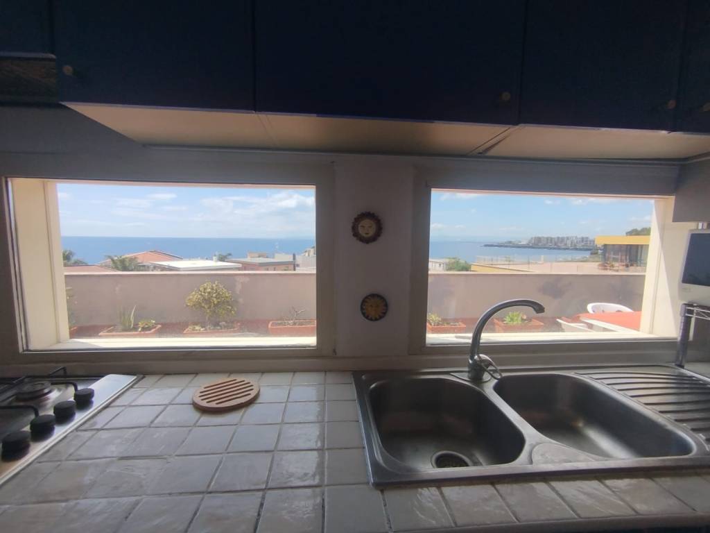 appartamento in affitto ad Aci Castello