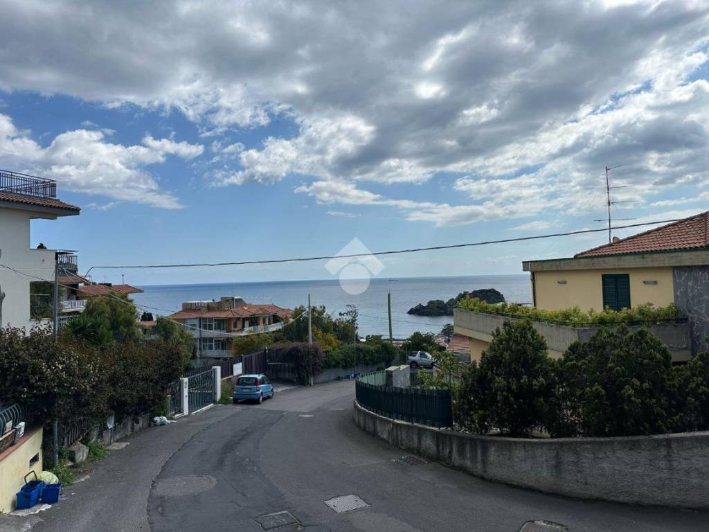 appartamento in affitto ad Aci Castello in zona Aci Trezza