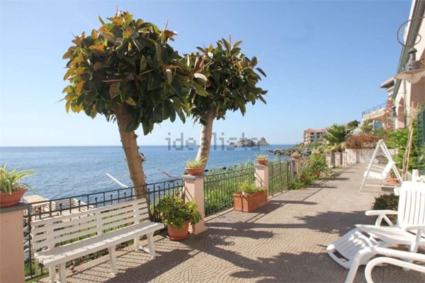appartamento in affitto ad Aci Castello