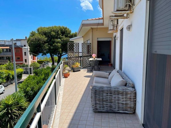 appartamento in affitto ad Aci Castello