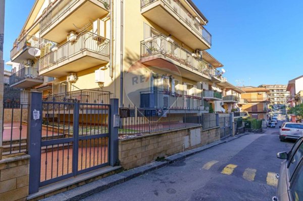 appartamento in affitto ad Aci Castello in zona Ficarazzi