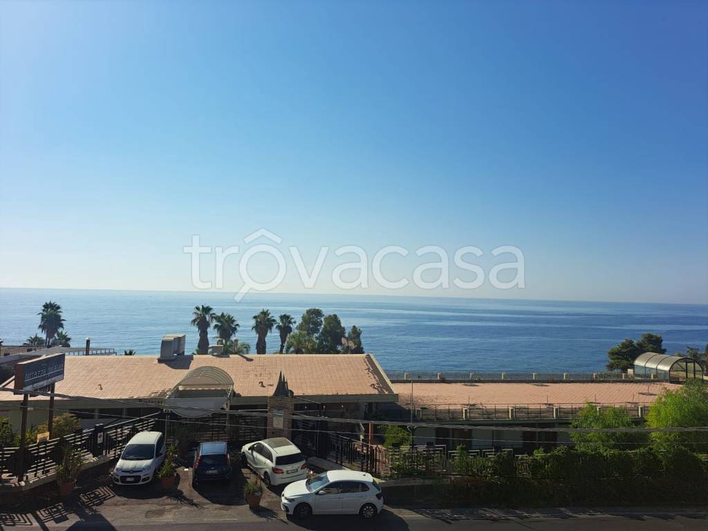 appartamento in affitto ad Aci Castello in zona Aci Trezza