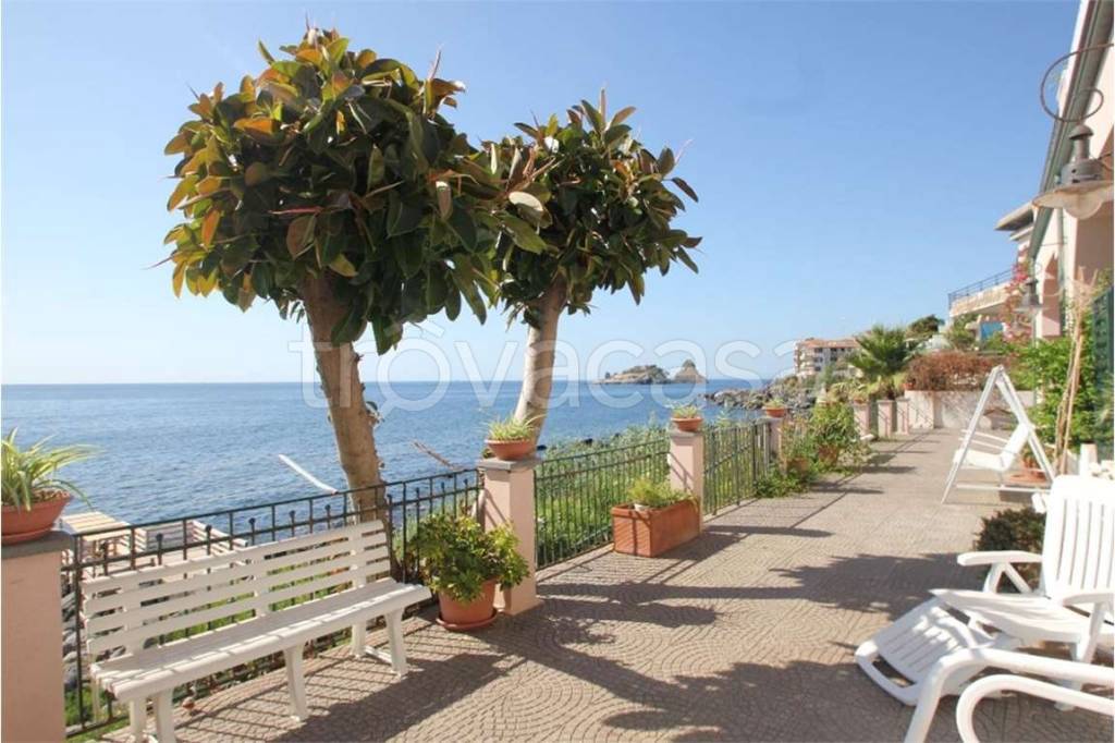 appartamento in affitto ad Aci Castello