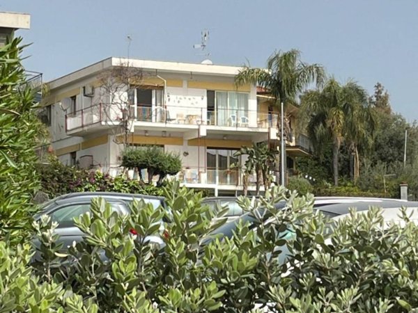 appartamento in affitto ad Aci Castello