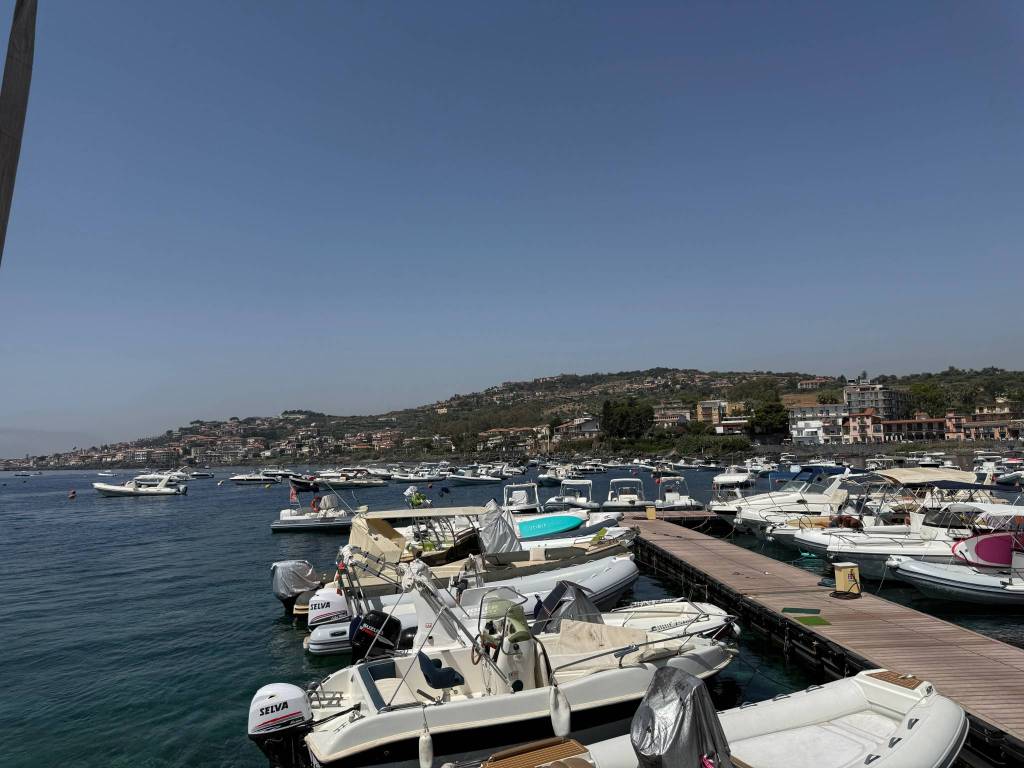 appartamento in affitto ad Aci Castello