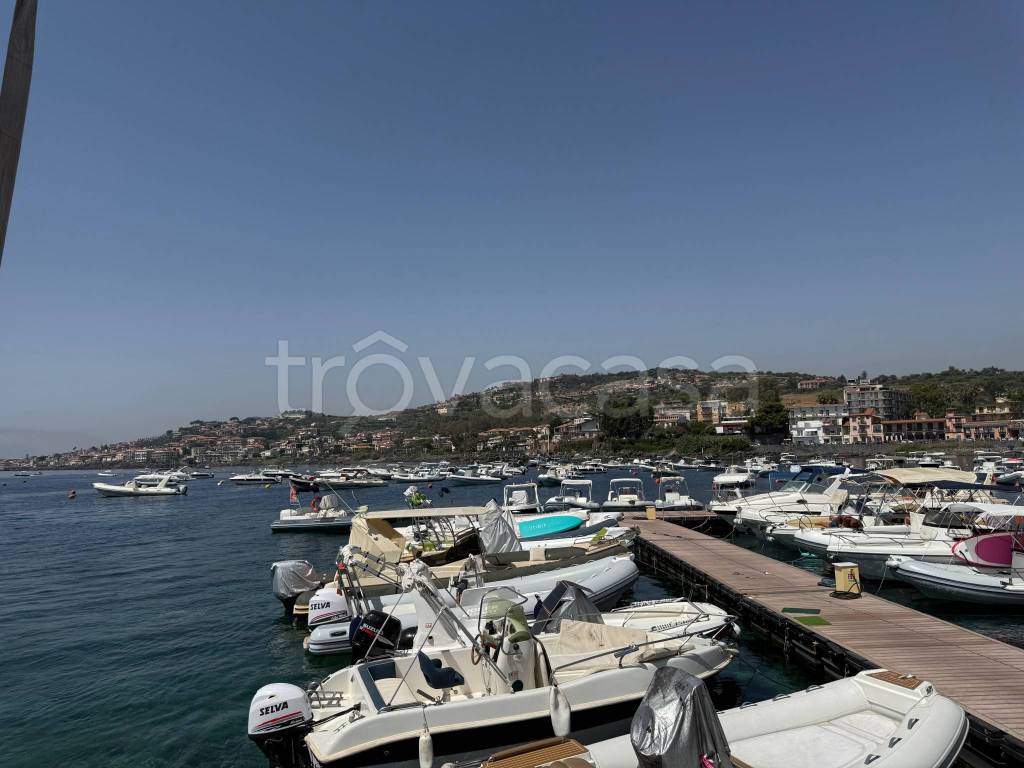 appartamento in affitto ad Aci Castello