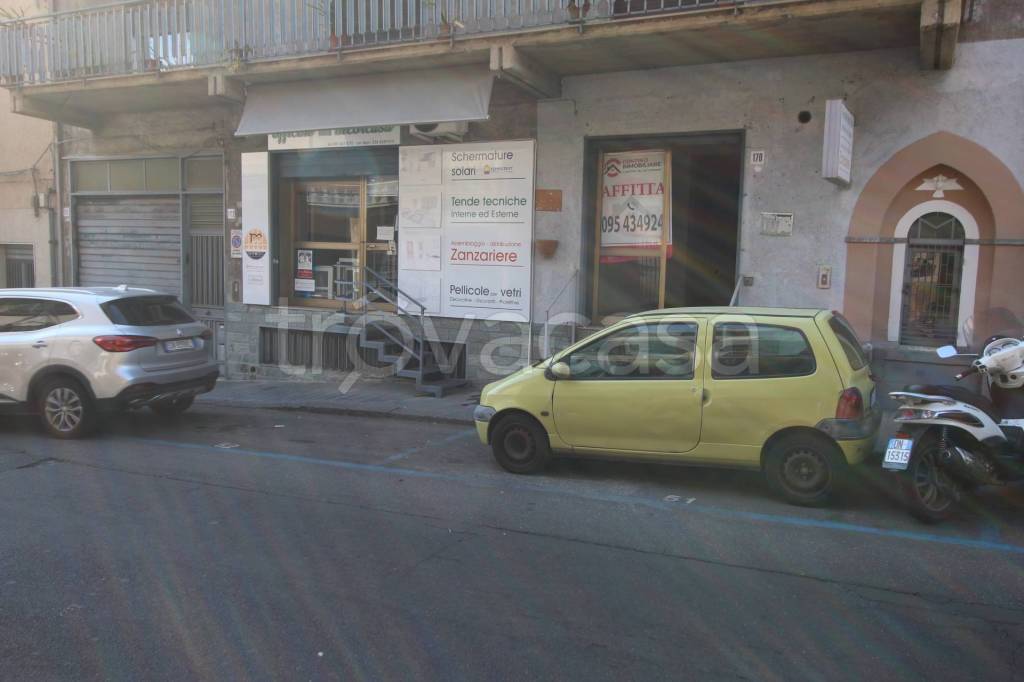 negozio in affitto ad Aci Castello in zona Cannizzaro