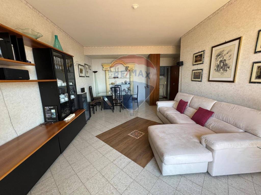 appartamento in affitto ad Aci Castello in zona Ficarazzi