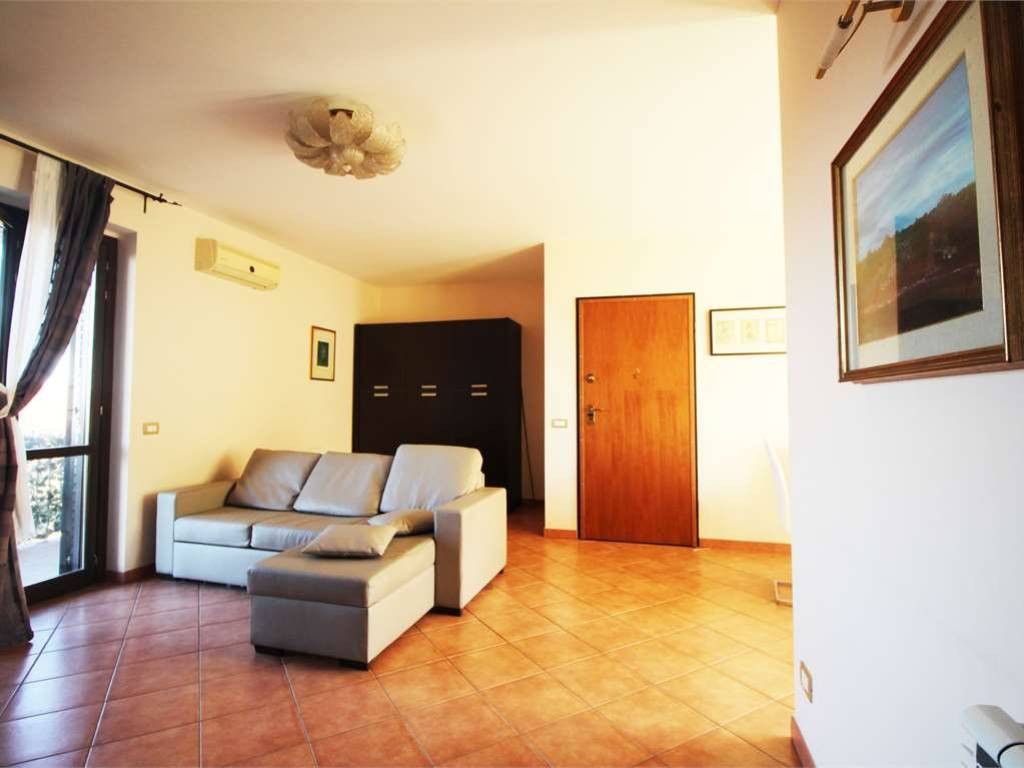 appartamento in affitto ad Aci Castello in zona Aci Trezza
