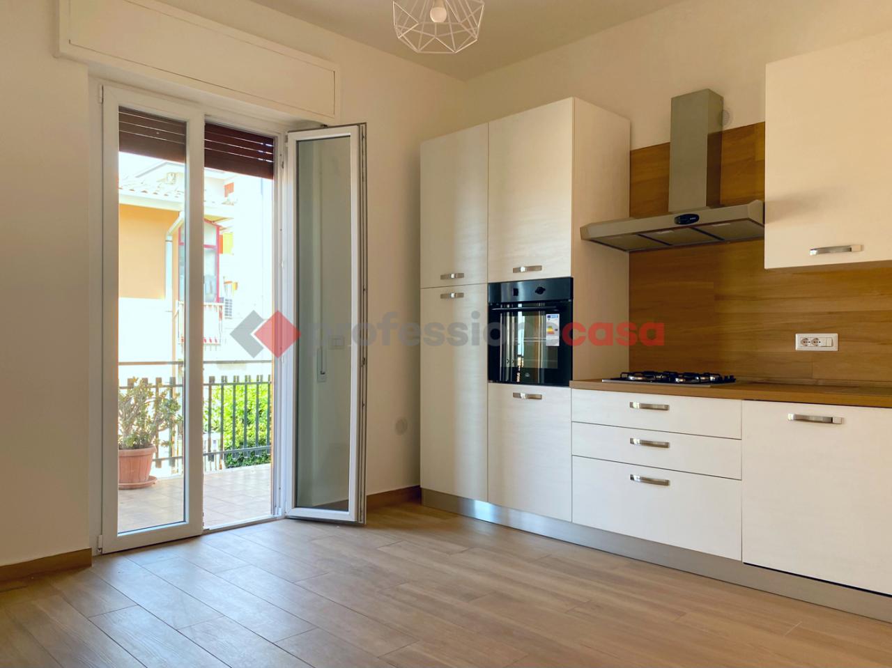 appartamento in affitto ad Aci Castello in zona Ficarazzi