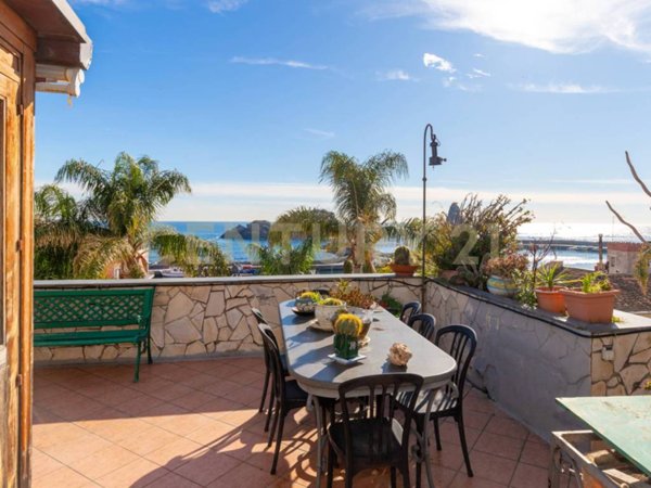 appartamento in affitto ad Aci Castello