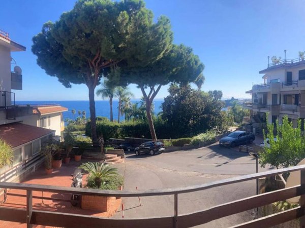 appartamento in affitto ad Aci Castello