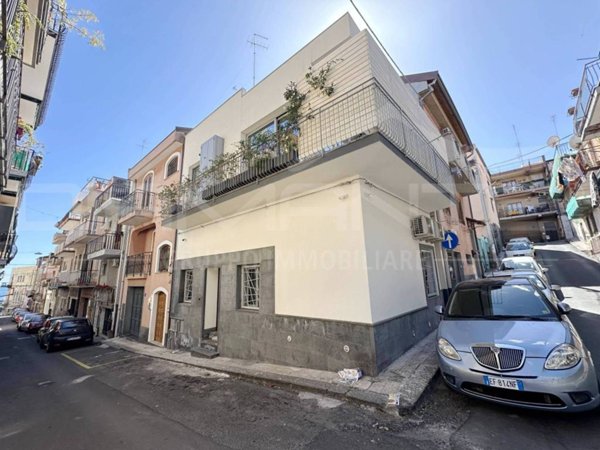 casa indipendente in affitto ad Aci Castello in zona Aci Trezza