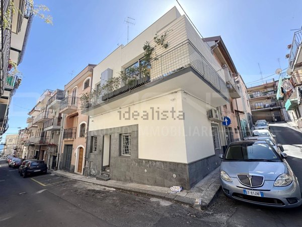 appartamento in affitto ad Aci Castello in zona Aci Trezza