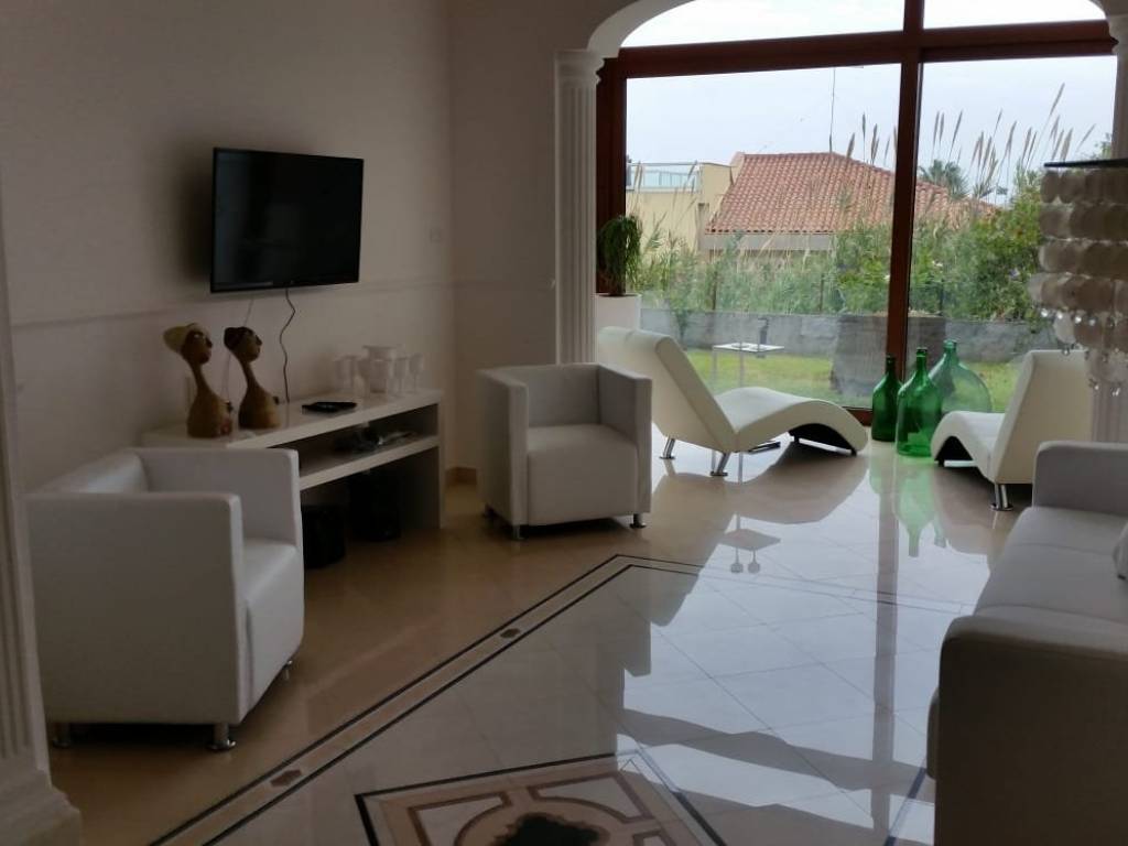 appartamento in affitto ad Aci Castello