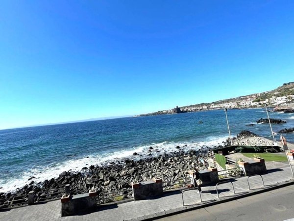 appartamento in affitto ad Aci Castello