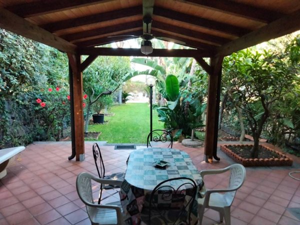 appartamento in affitto ad Aci Castello