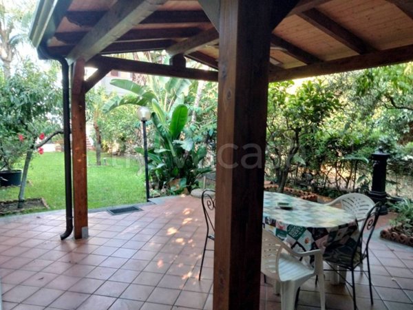 appartamento in affitto ad Aci Castello