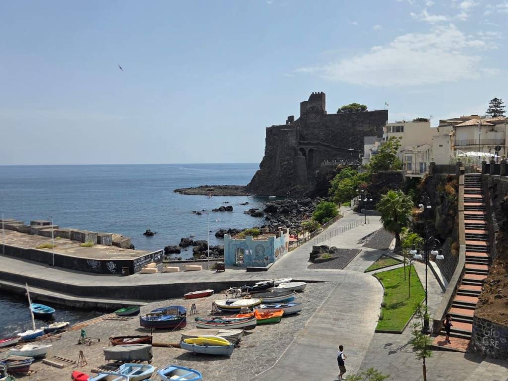 appartamento in affitto ad Aci Castello