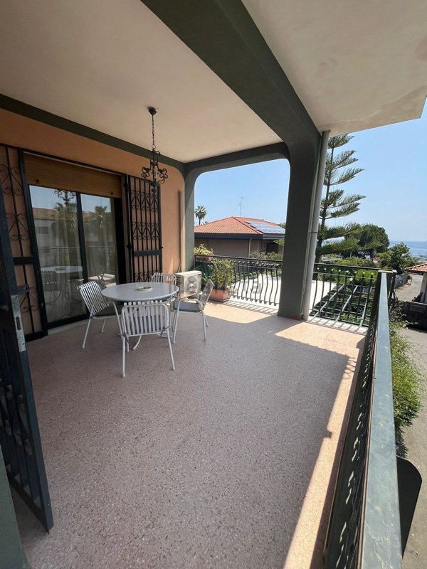 appartamento in affitto ad Aci Castello